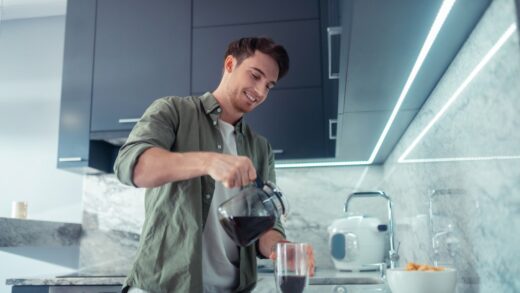 o której godzinie pić kawę